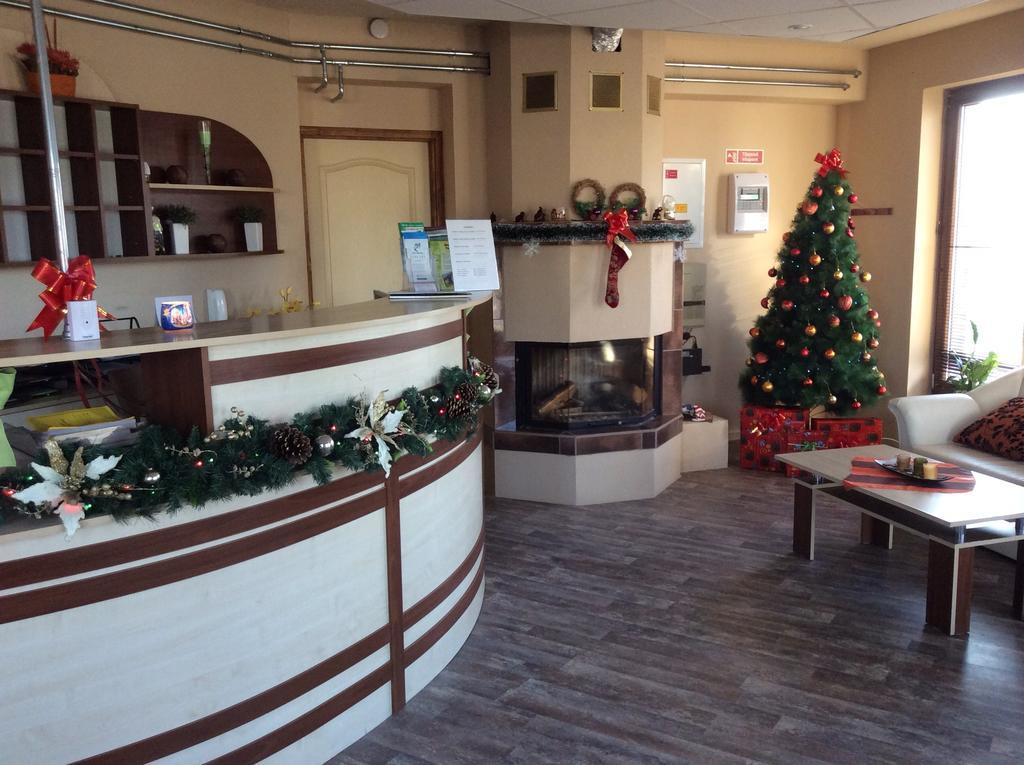 Abszolut Hotel Es Panzio Nyírbátor Εξωτερικό φωτογραφία