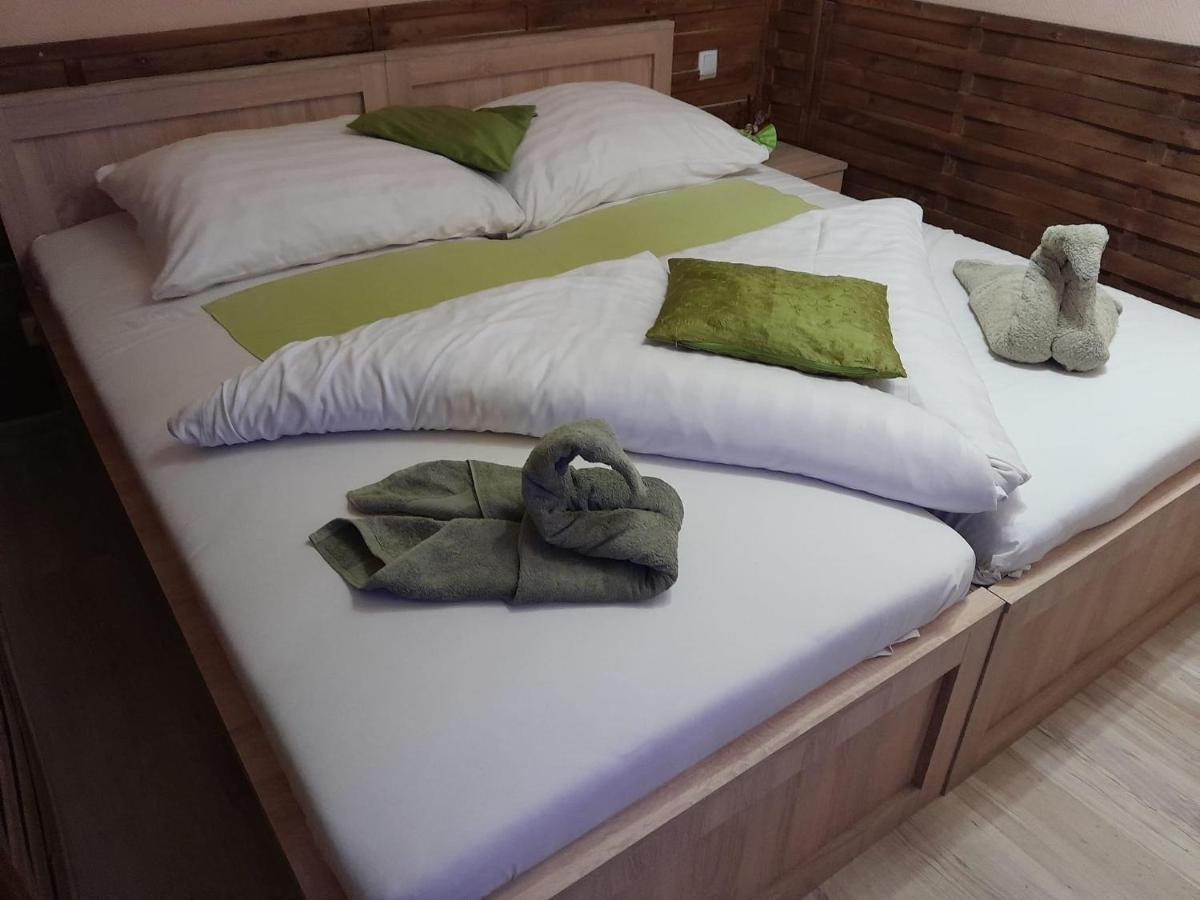 Abszolut Hotel Es Panzio Nyírbátor Εξωτερικό φωτογραφία