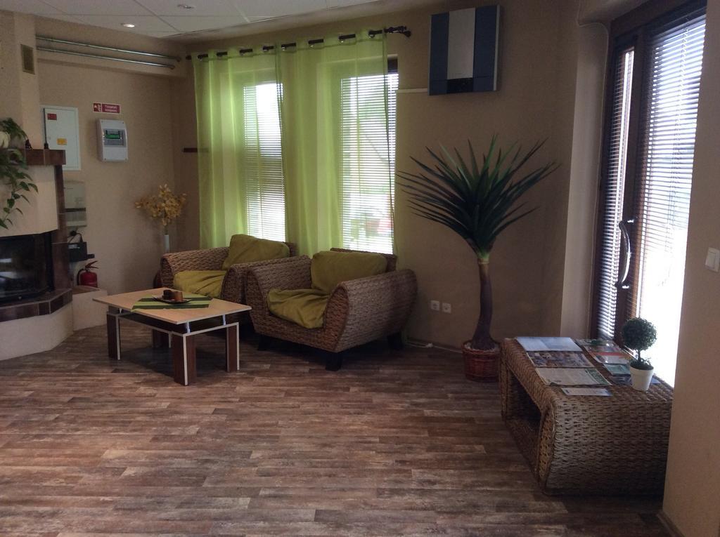 Abszolut Hotel Es Panzio Nyírbátor Εξωτερικό φωτογραφία