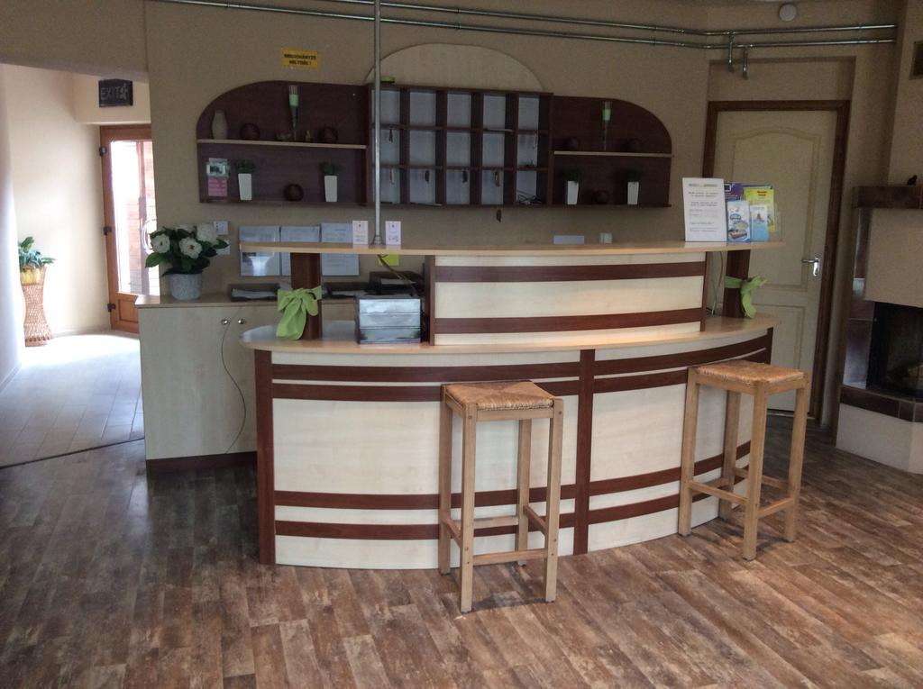 Abszolut Hotel Es Panzio Nyírbátor Εξωτερικό φωτογραφία