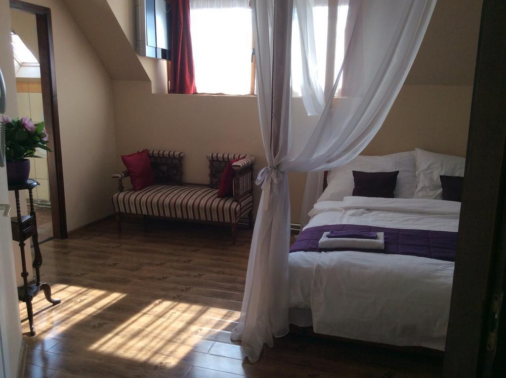 Abszolut Hotel Es Panzio Nyírbátor Δωμάτιο φωτογραφία