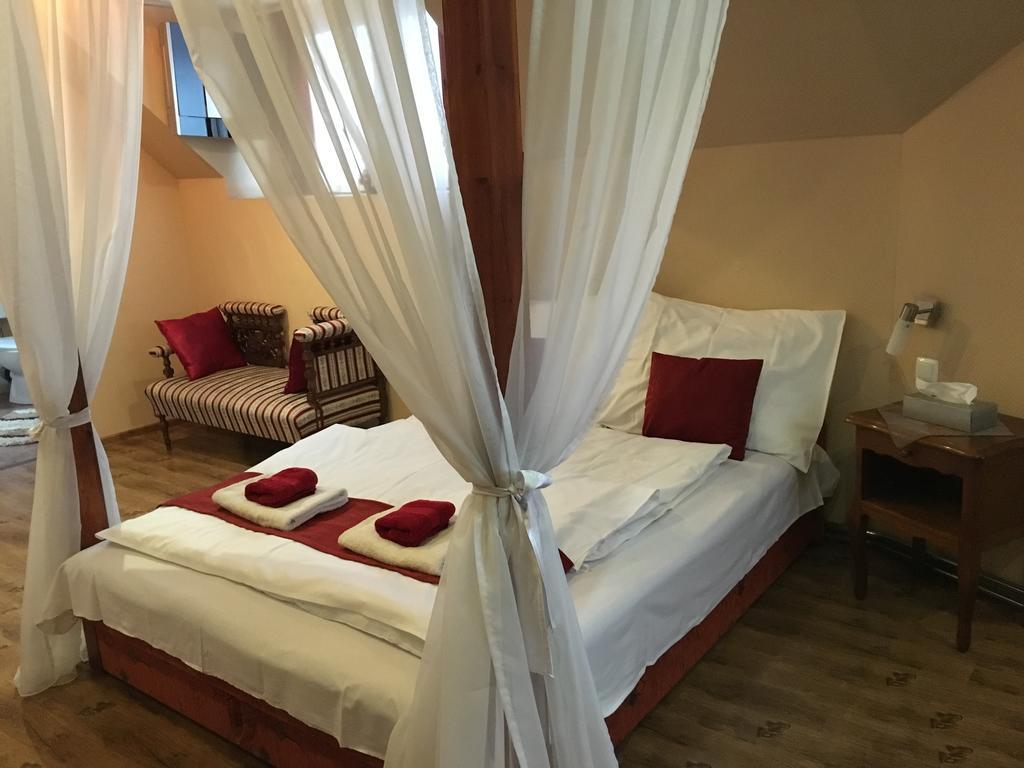 Abszolut Hotel Es Panzio Nyírbátor Δωμάτιο φωτογραφία