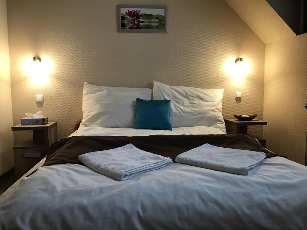 Abszolut Hotel Es Panzio Nyírbátor Εξωτερικό φωτογραφία