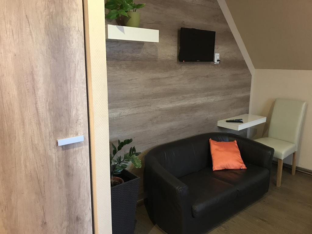 Abszolut Hotel Es Panzio Nyírbátor Εξωτερικό φωτογραφία