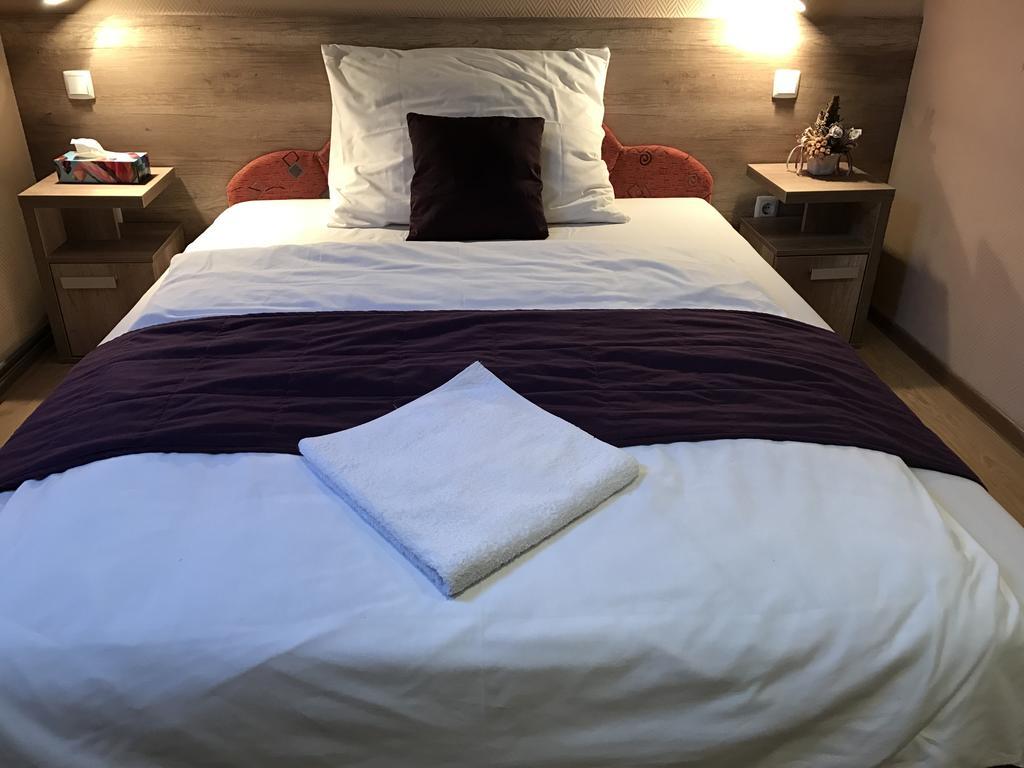 Abszolut Hotel Es Panzio Nyírbátor Εξωτερικό φωτογραφία