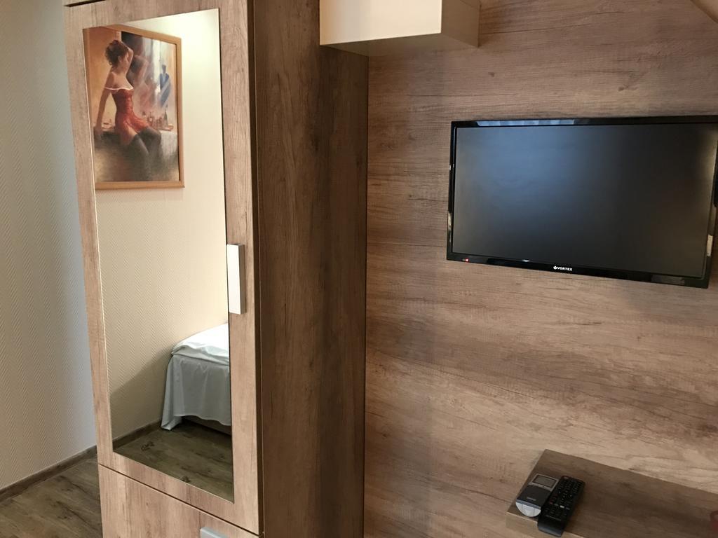 Abszolut Hotel Es Panzio Nyírbátor Εξωτερικό φωτογραφία