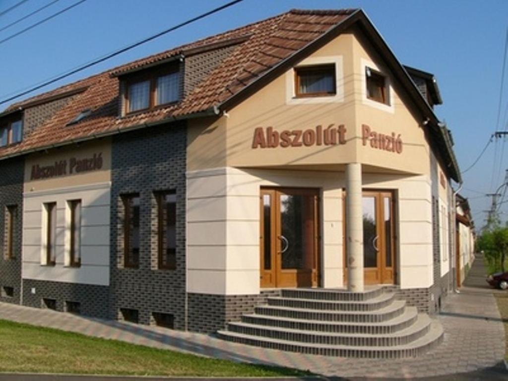 Abszolut Hotel Es Panzio Nyírbátor Εξωτερικό φωτογραφία