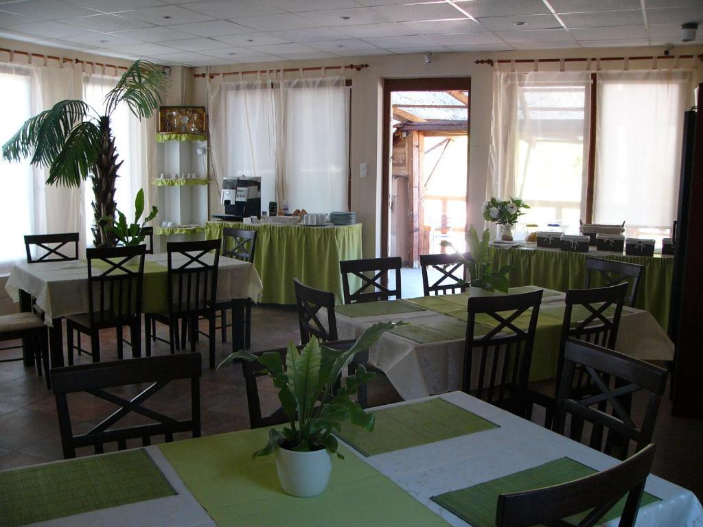 Abszolut Hotel Es Panzio Nyírbátor Εξωτερικό φωτογραφία